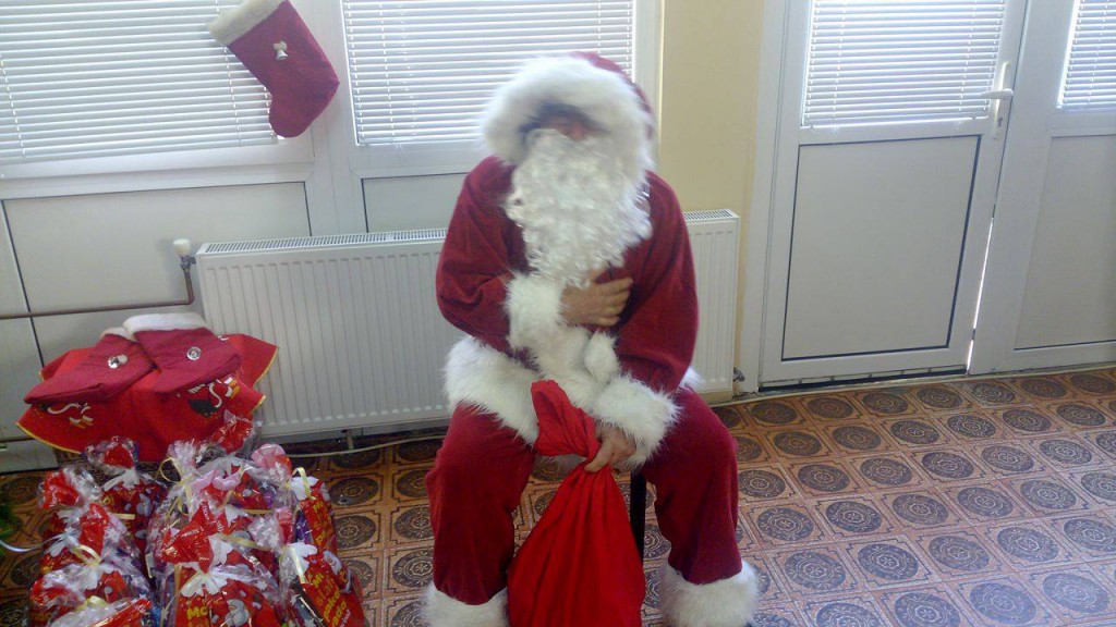 Podela paketica u domu za stare