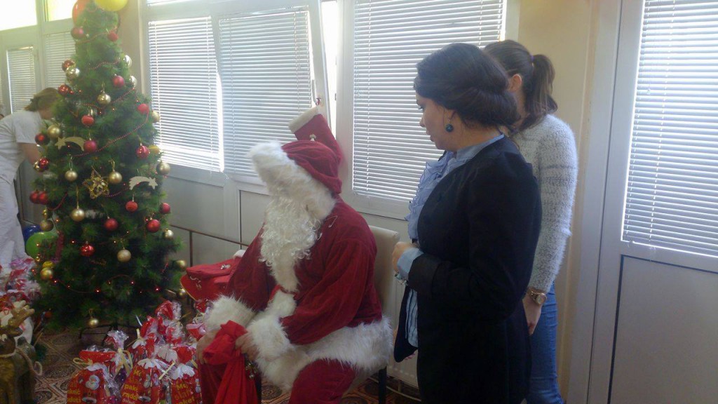 Podela paketica u domu za stare (7)