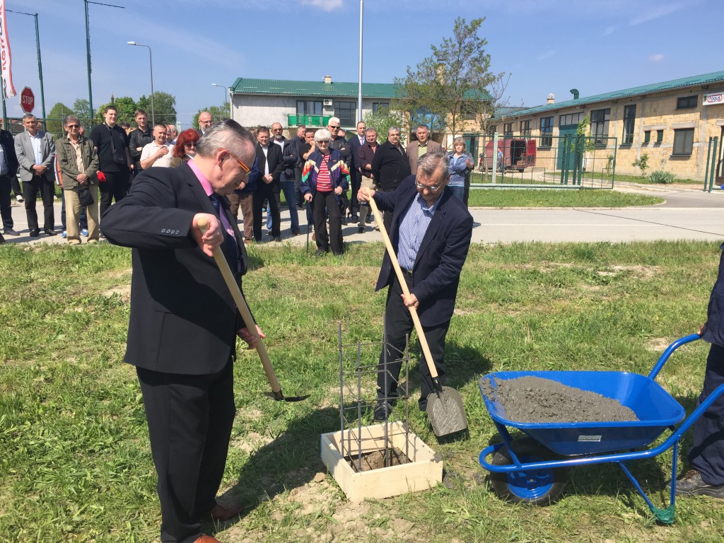 Polaganje kamena temeljca za slovenačku fabriku Kopitarna u Apatinu, Kurnik Marijan Živorad Smiljanić