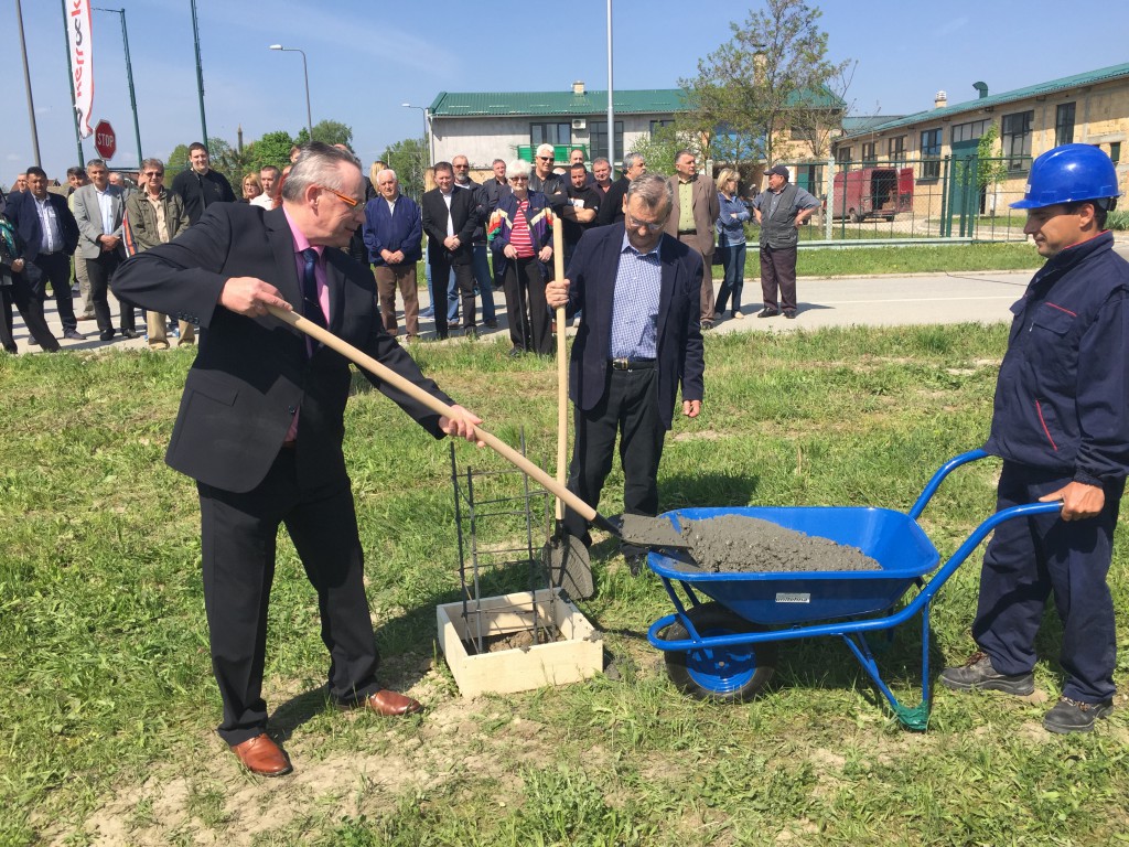 Polaganje kamena temeljca za slovenačku fabriku Kopitarna u Apatinu, Kurnik Marijan Živorad Smiljanić