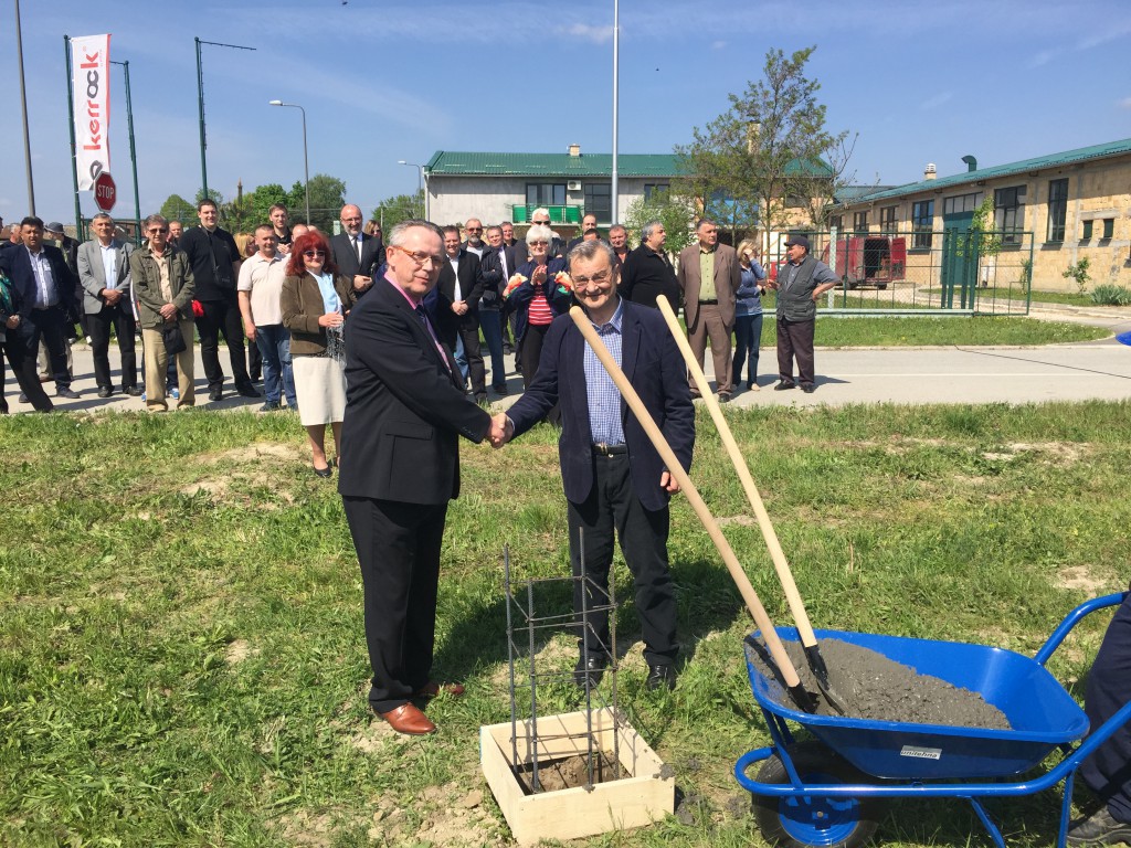 Polaganje kamena temeljca za slovenačku fabriku Kopitarna u Apatinu, Kurnik Marijan Živorad Smiljanić