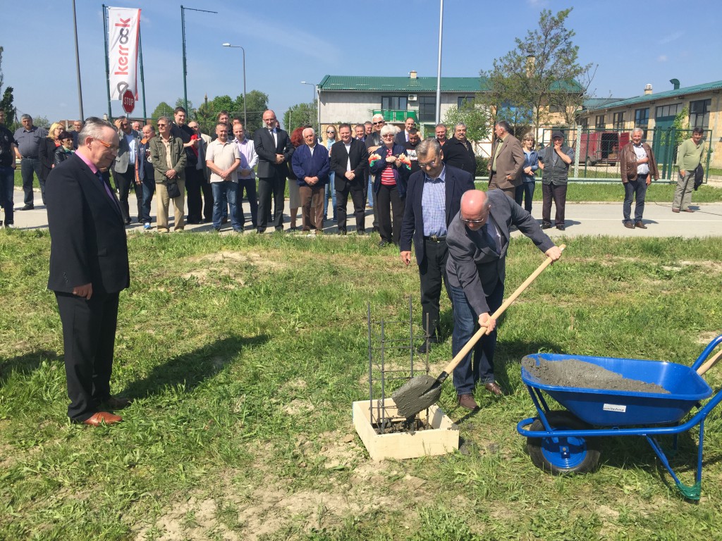 Polaganje kamena temeljca za slovenačku fabriku Kopitarna u Apatinu, Kurnik Marijan Živorad Smiljanić