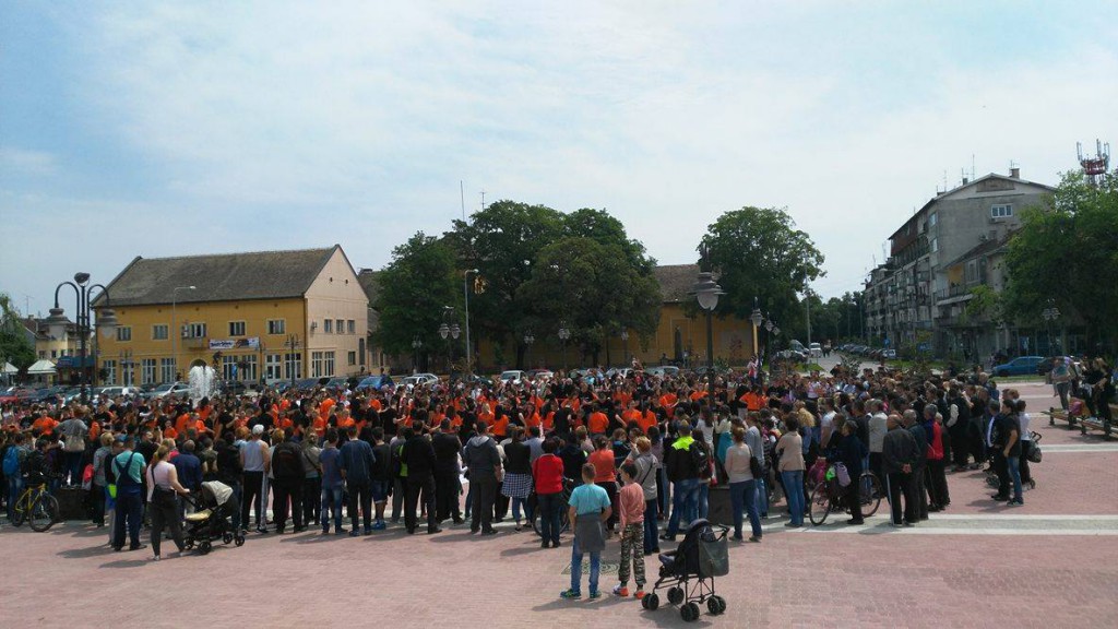 Maturanti plesu sa evropom (6)