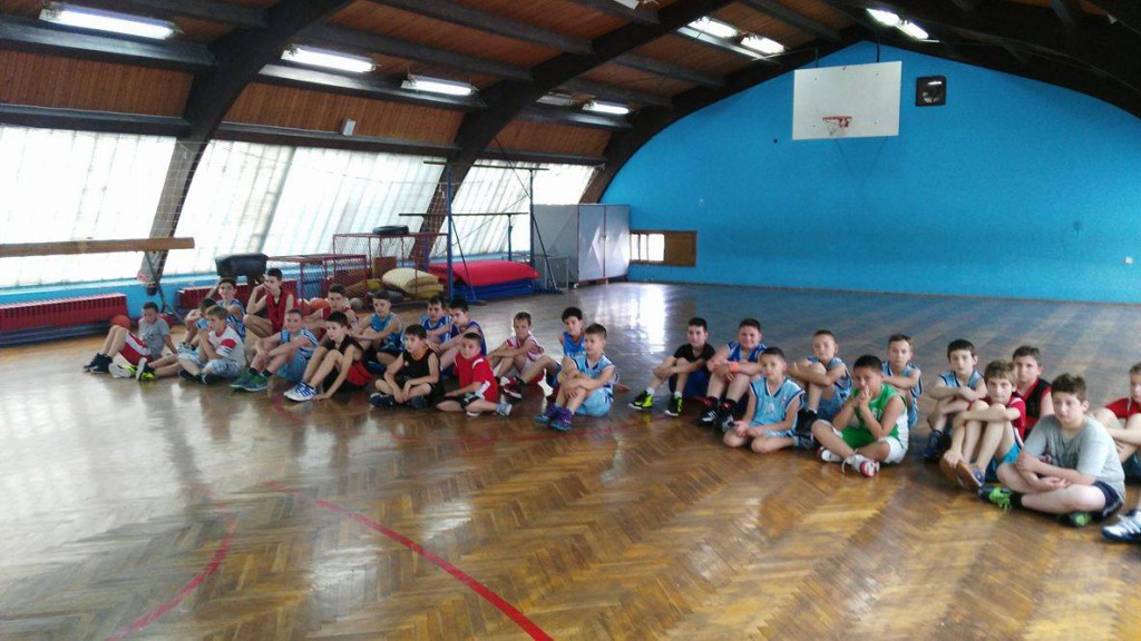 OKK Apatin , donacija lopti (3)