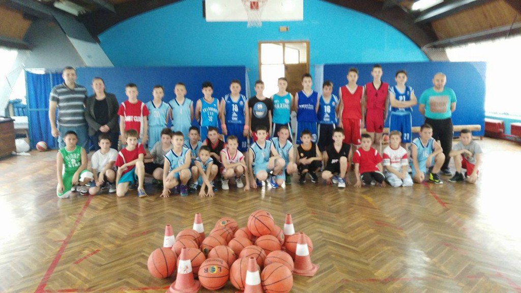OKK Apatin , donacija lopti (4)