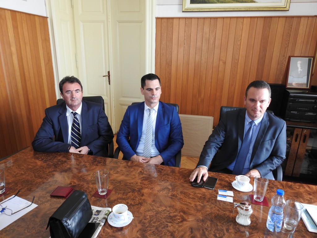 Predsednik opštine Apatin,Radivoj Sekulić i pokrajinski sekretar Ognjen Bjelić