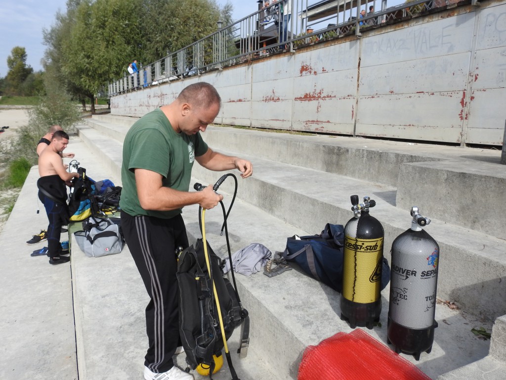 Ronioci Apatin-čišćenje rukavca kod Plave ruže