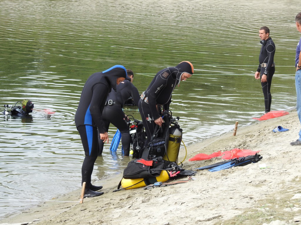 Ronioci Apatin-čišćenje rukavca kod Plave ruže