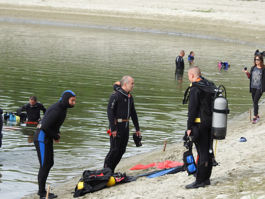 Ronioci Apatin-čišćenje rukavca kod Plave ruže