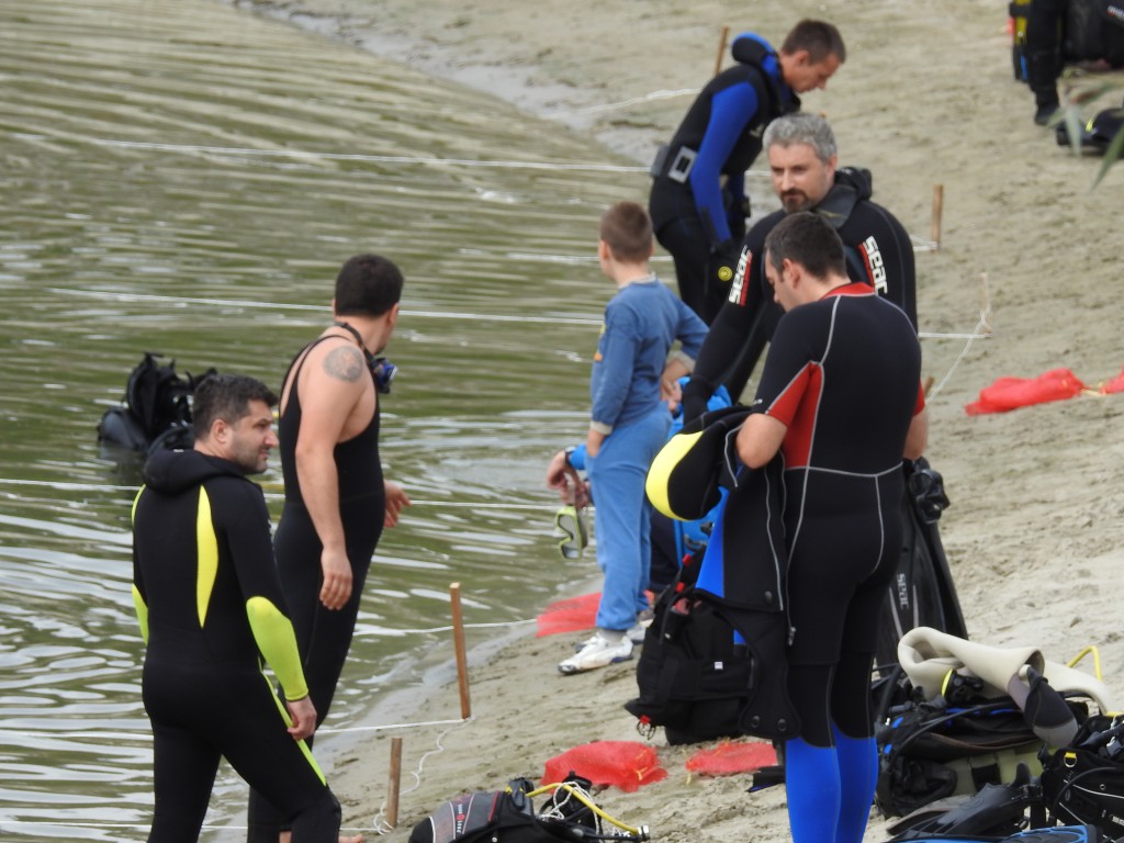 Ronioci Apatin-čišćenje rukavca kod Plave ruže