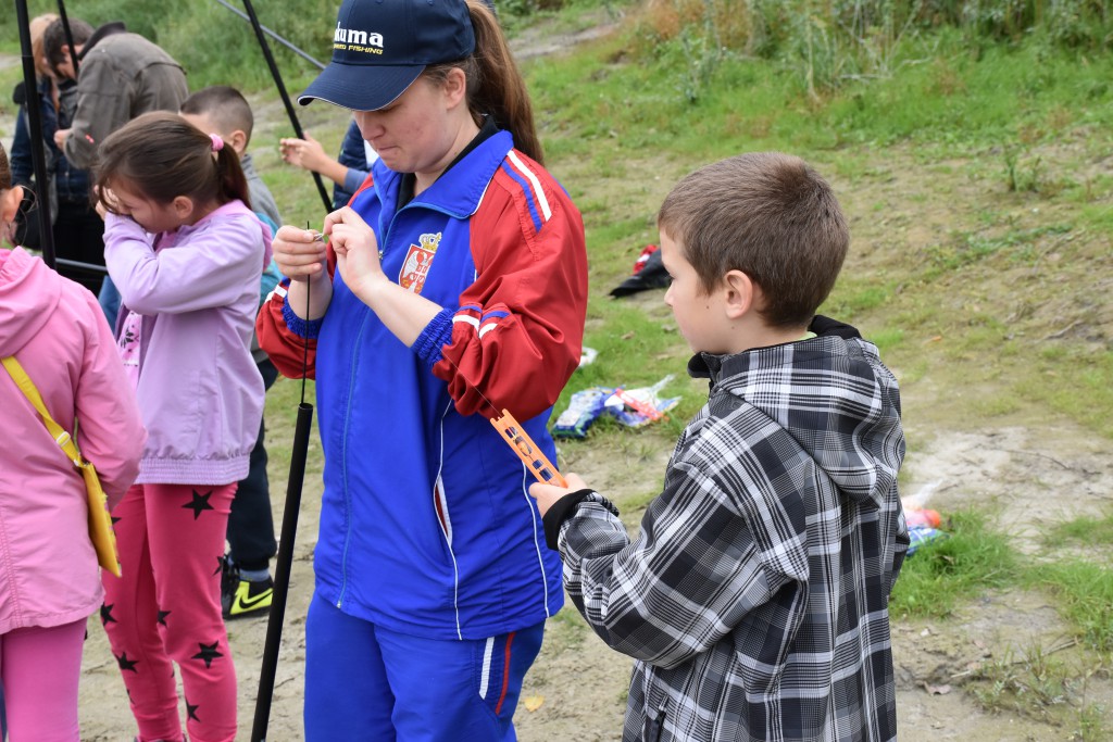 DUBRAVKA KORAĆ,OKUMINA ŠKOLICA RIBOLOVA, APATIN 16,OKTOBAR 2016
