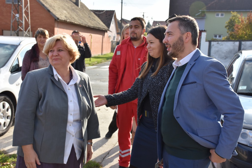 Pokrajinski sekretar Predrag Vuletić u poseti Crvenom krstu Apatin, oktobar 2016