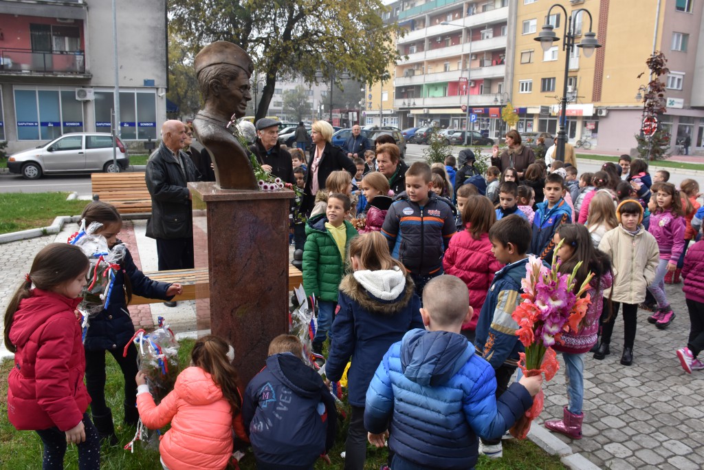 Dan Opštine Apatin, 24.oktobar 2016, polaganje venaca (12)