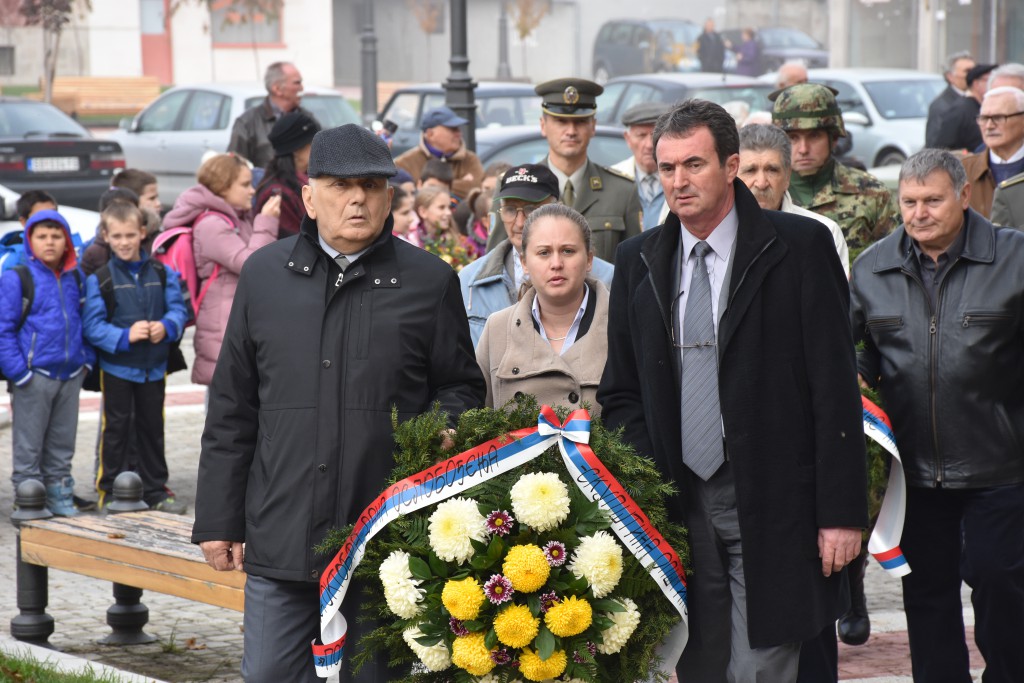 Dan Opštine Apatin, 24.oktobar 2016, polaganje venaca (2)