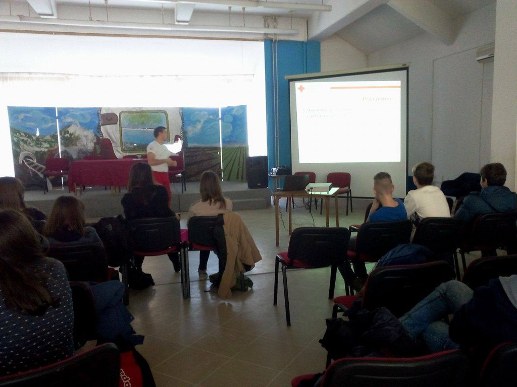 Crveni krst apatin (1)