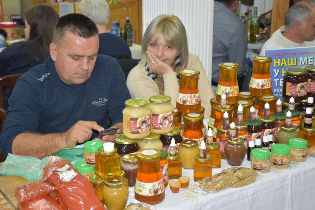Sajam rakija i domaće radinosti, Apatin, novembar 2016Sajam rakija i domaće radinosti, Apatin, novembar 2016