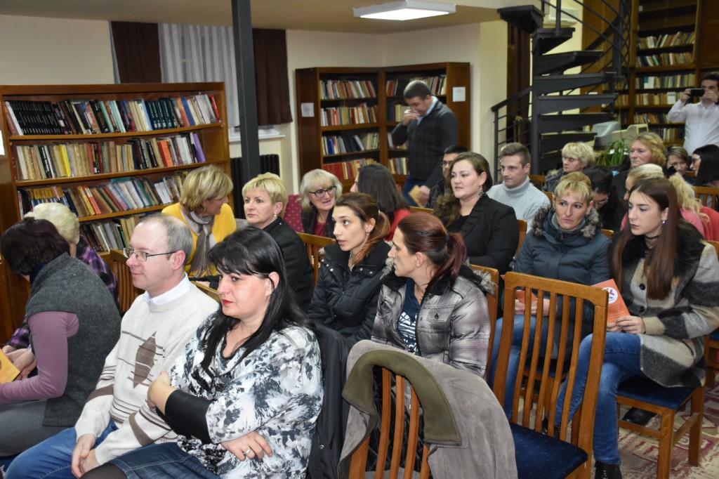 Tribina, svetski dan borbe protiv nasilja nad ženama, Apatin, novembar 2016