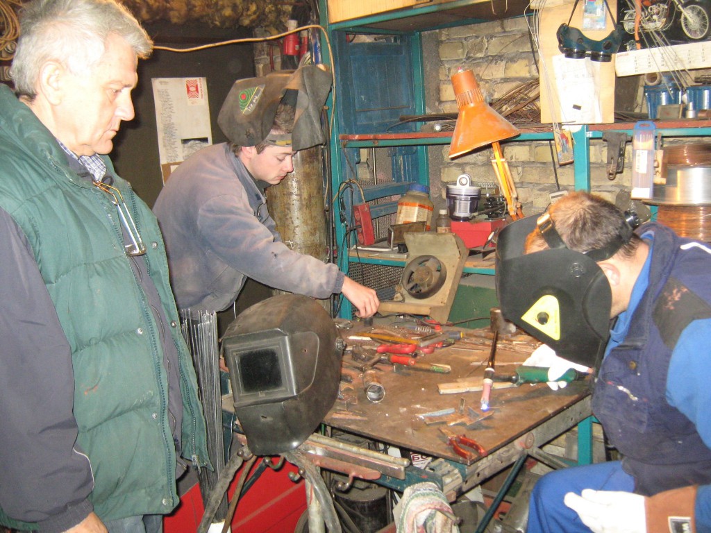 Sombor Luka Milanovic sa svojim ucenicima