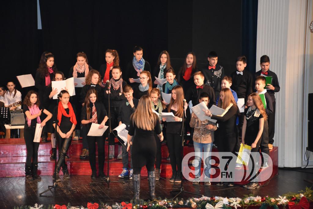 Gradski hor Jedinstvo, koncert, decembar 2016 (1)