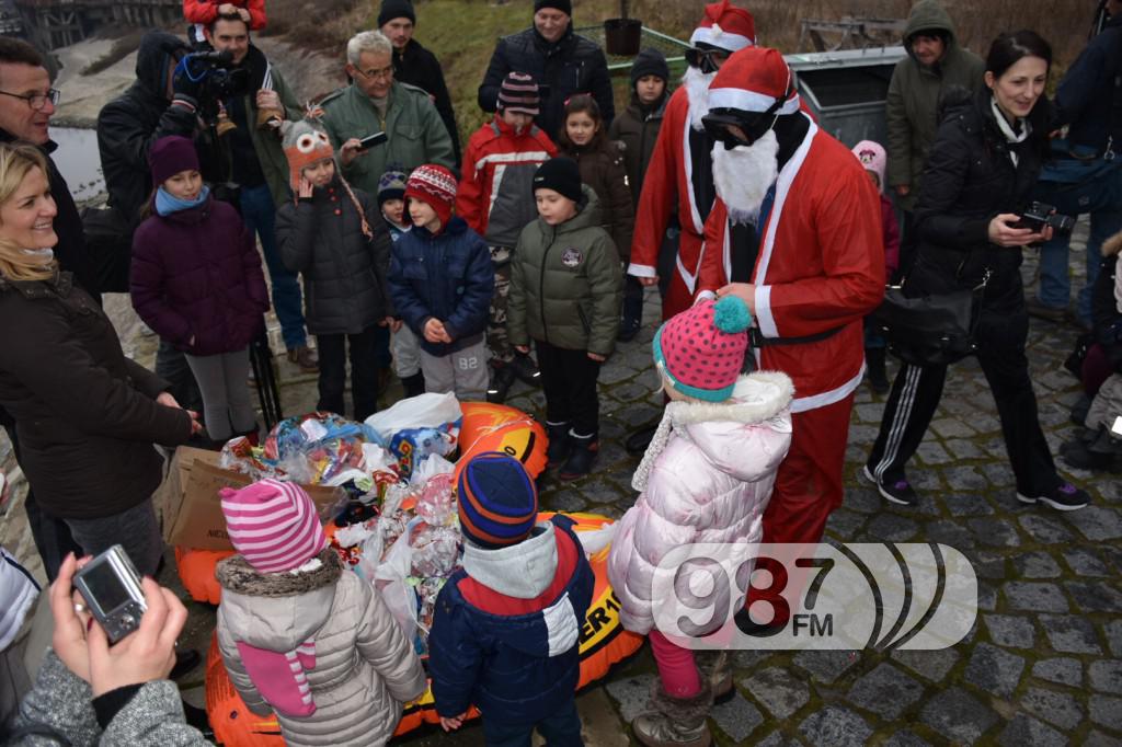 Deda Mraz ronio do Apatina, Bujić Stojanović