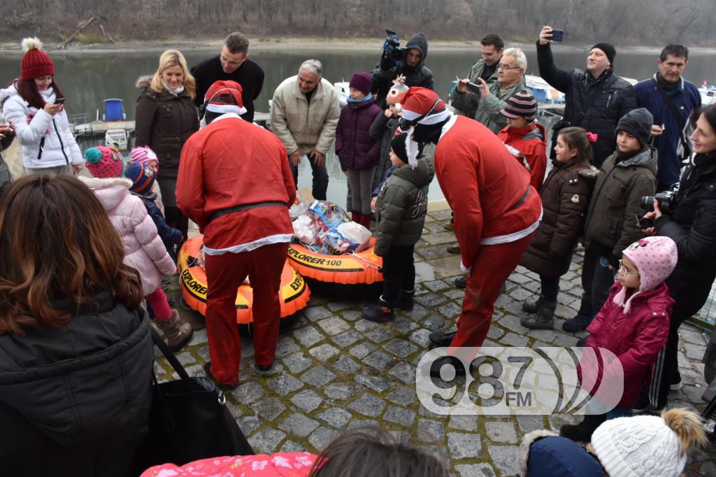 Deda Mraz ronio do Apatina, Bujić Stojanović