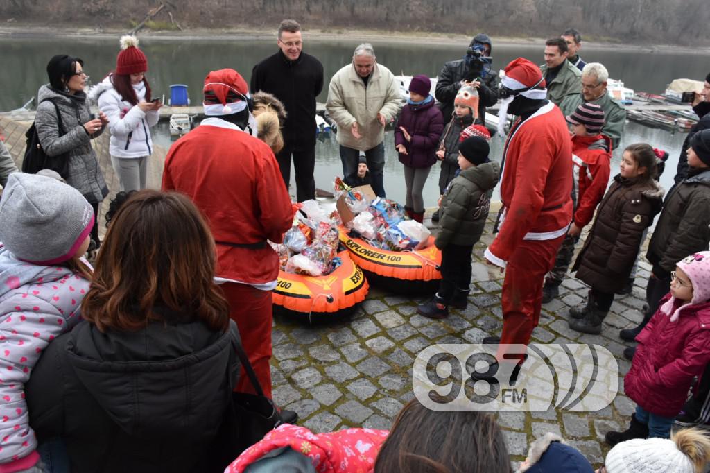 Deda Mraz ronio do Apatina, Bujić Stojanović