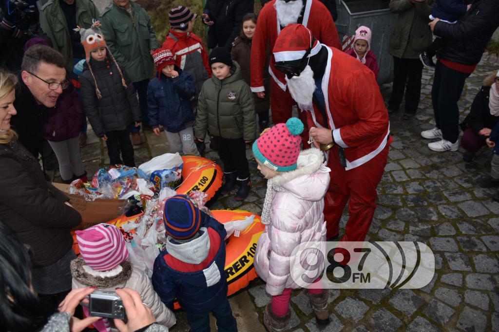 Deda Mraz ronio do Apatina, Bujić Stojanović