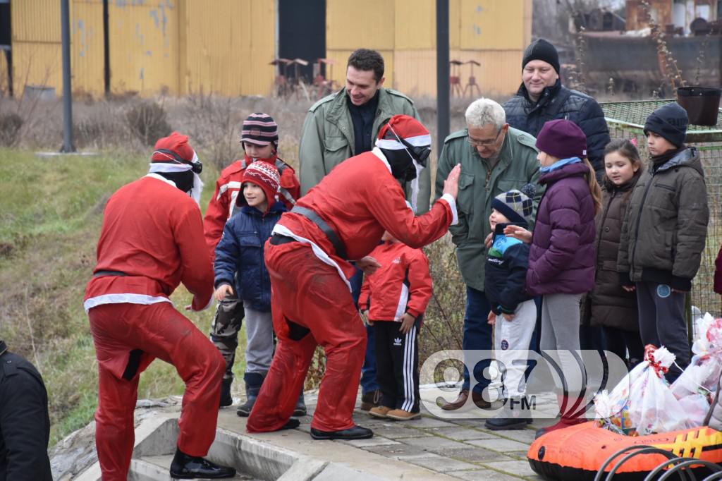 Deda Mraz ronio do Apatina, Bujić Stojanović