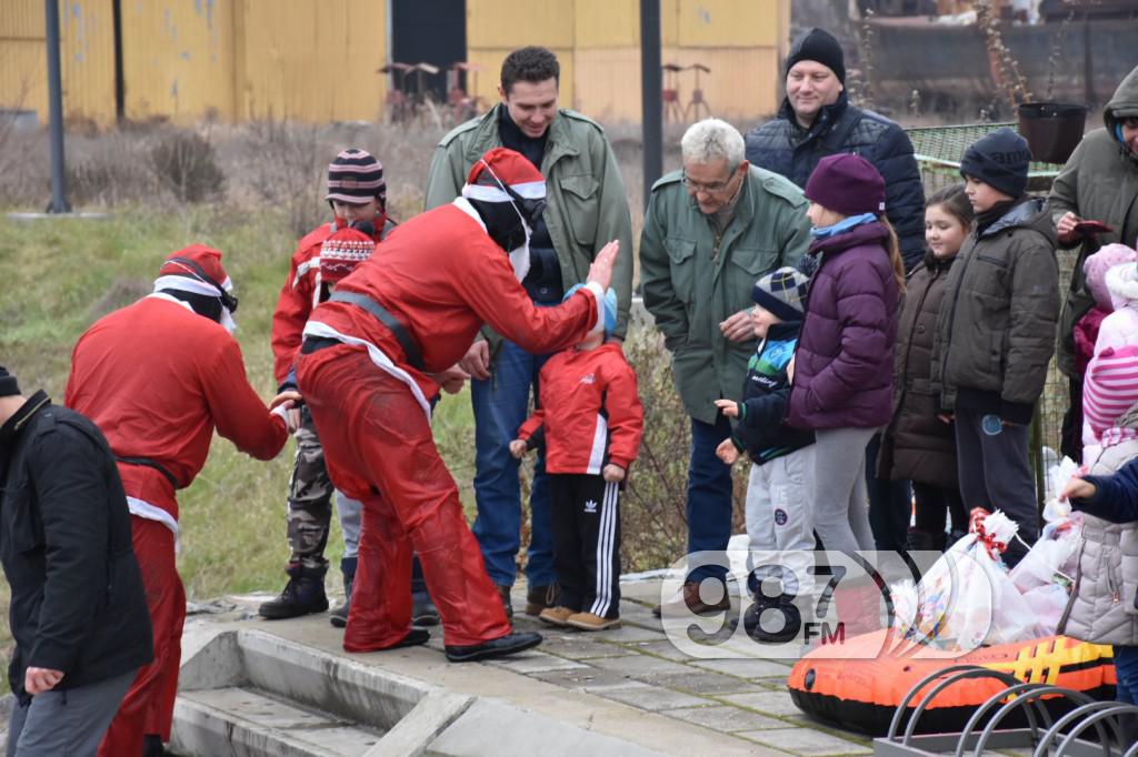 Deda Mraz ronio do Apatina, Bujić Stojanović