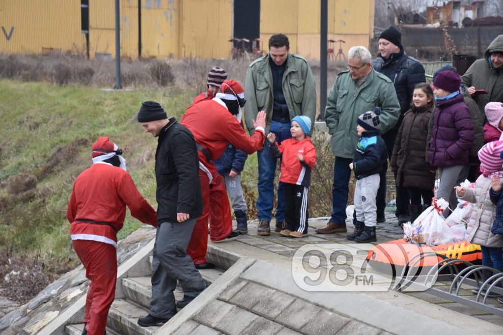 Deda Mraz ronio do Apatina, Bujić Stojanović