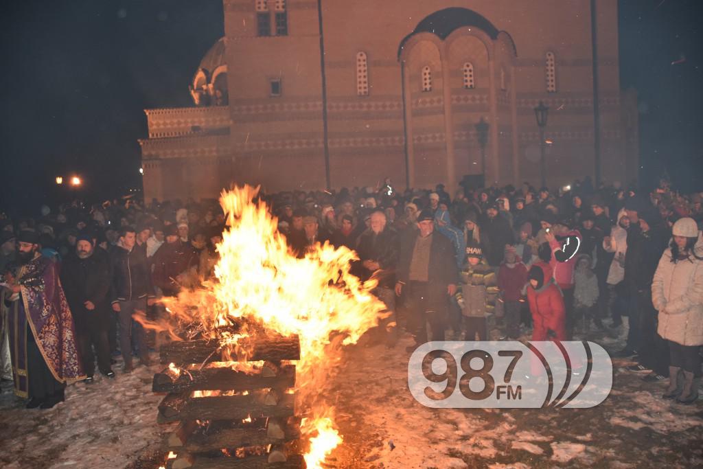 Paljenje badnjaka , hram, apatin, januar 2017 (13)