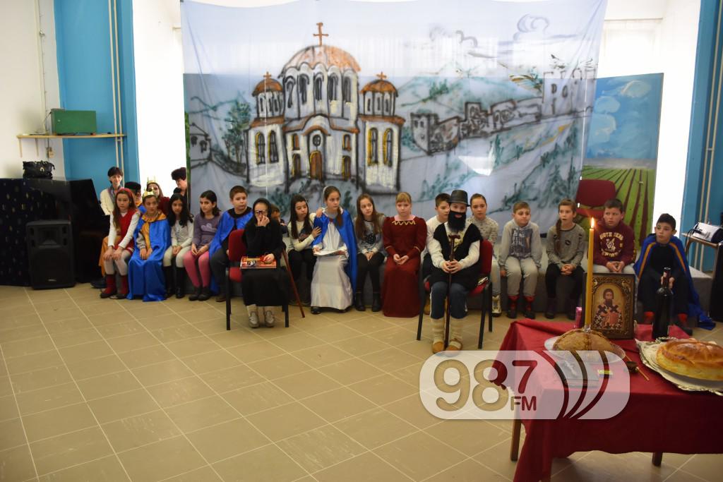 Sveti Sava, osnovna skola, lomljenje kolaca, slava