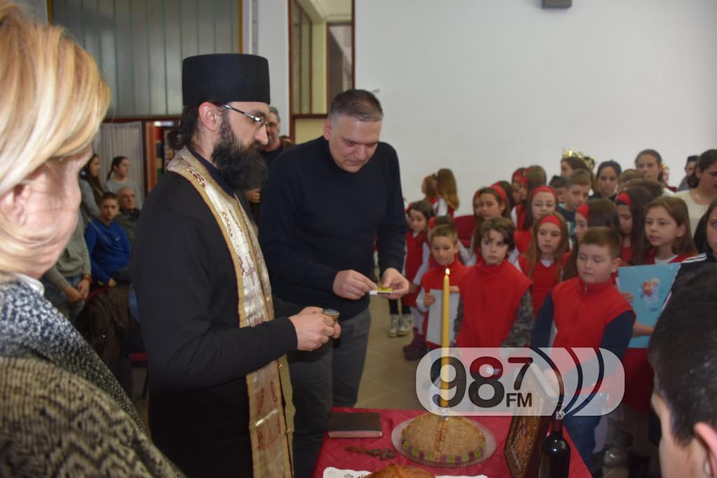 Sveti Sava, osnovna skola, lomljenje kolaca, slava (16)