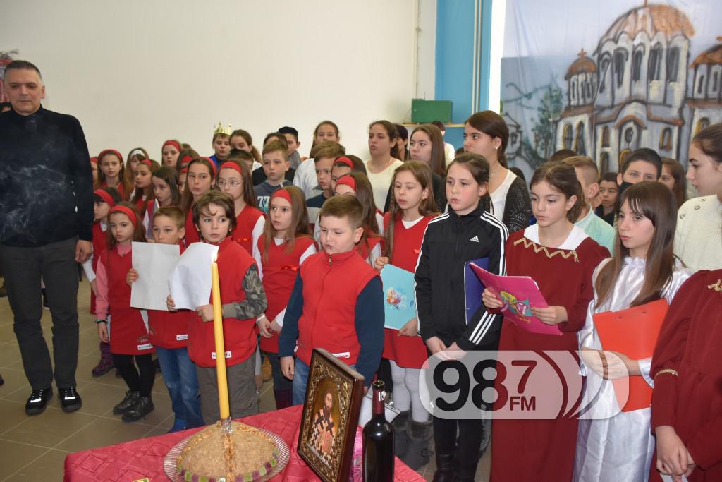 Sveti Sava, osnovna skola, lomljenje kolaca, slava (18)