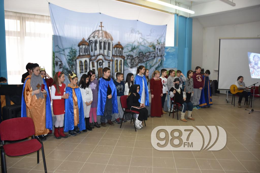 Sveti Sava, osnovna skola, lomljenje kolaca, slava (3)