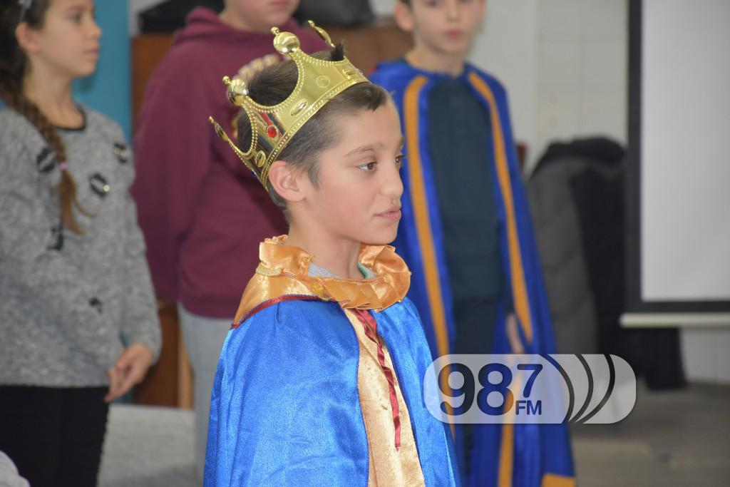Sveti Sava, osnovna skola, lomljenje kolaca, slava (5)