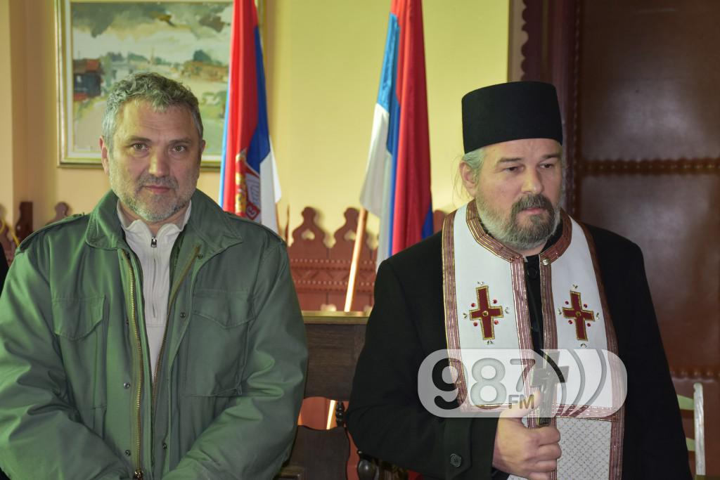 Unosenje badnjaka u opstinu, Apatin, januar 2017 (14)