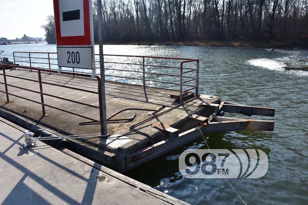 Delovi srušenog pristana u Apatinskoj marini (3)