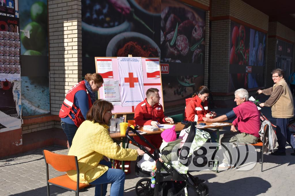 Crveni krst apatin, merenje krvnog pritiska i nivoa secera u krvi (1)