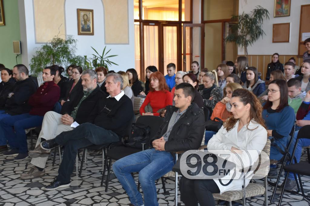 Gimnazija Nikola Tesla, Gradjevinska i drvopreradjivacka srednja skola, uvodjenje interneta (2)