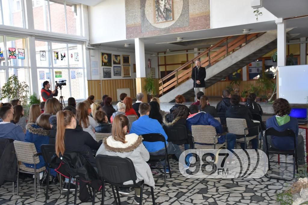 Gimnazija Nikola Tesla, Gradjevinska i drvopreradjivacka srednja skola, uvodjenje interneta (8)