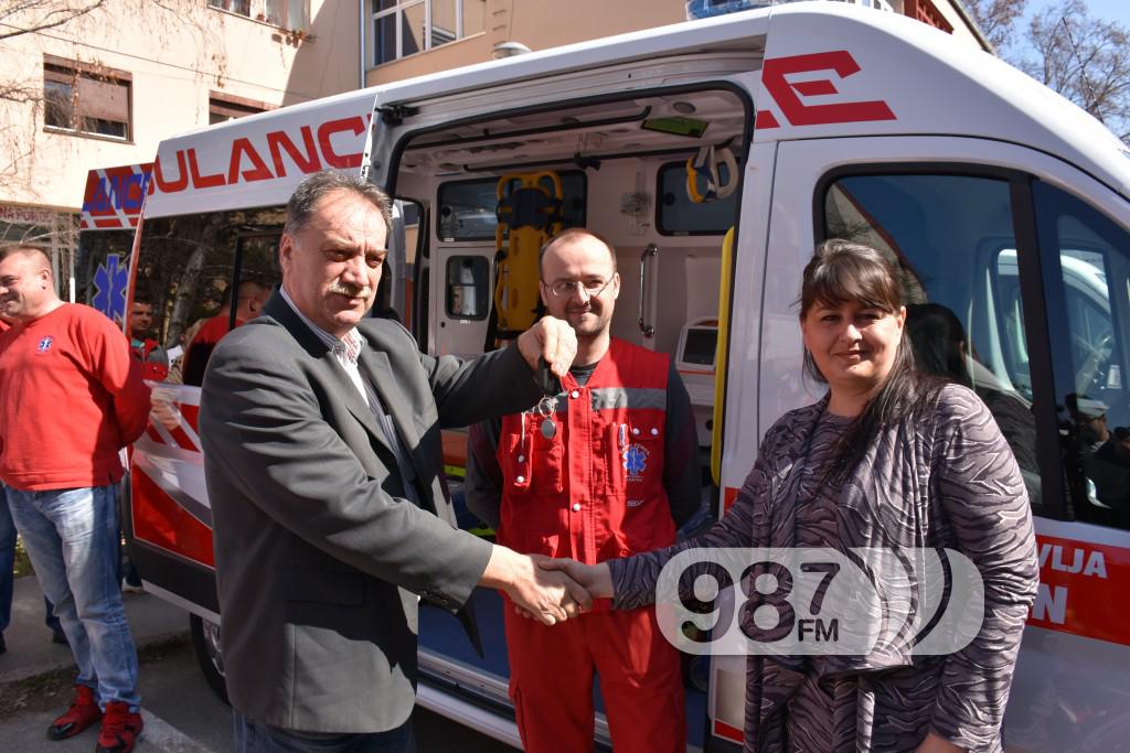 Novo sanitetsko vozilo, Milan Skrbic, Branka Baic, dom zdravlja (18)