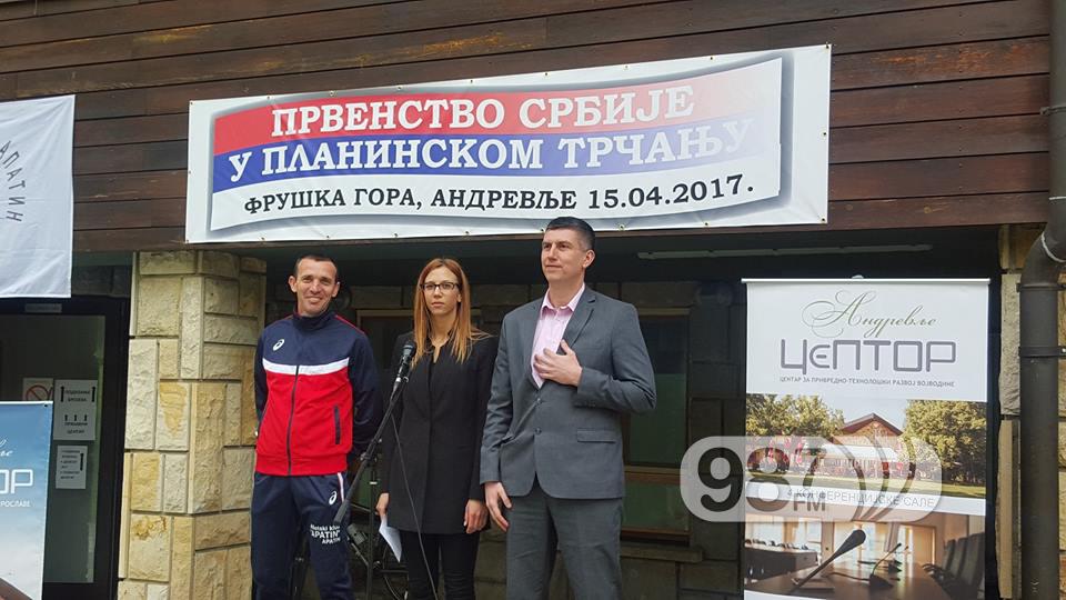 Ceremonija otvaranja Prvenstva Srbije u planinskom trčanju sa većnicom zaduženoj za sport Beočina i zamenikom Pokrajinskog sekretarijata za sportv i omladinu Vojvodine Draganom Milićem