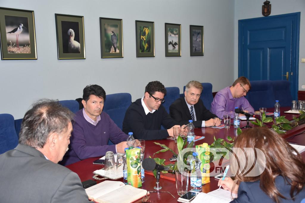 Sastanak, plava sala, lucko podrucje, luka apatin, slobodna zonta, predstavnici (1)