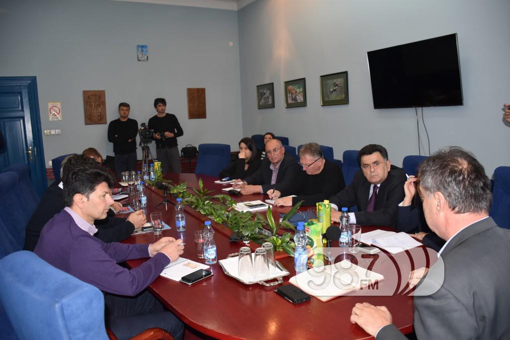 Sastanak, plava sala, lucko podrucje, luka apatin, slobodna zonta, predstavnici (6)