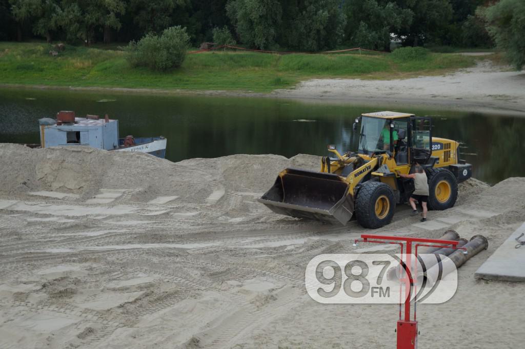 Korana, nasipanje peska, sredjivanje plaze (2)