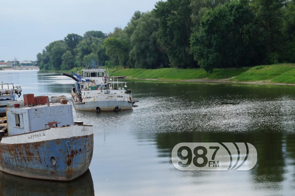 Korana, nasipanje peska, sredjivanje plaze (4)