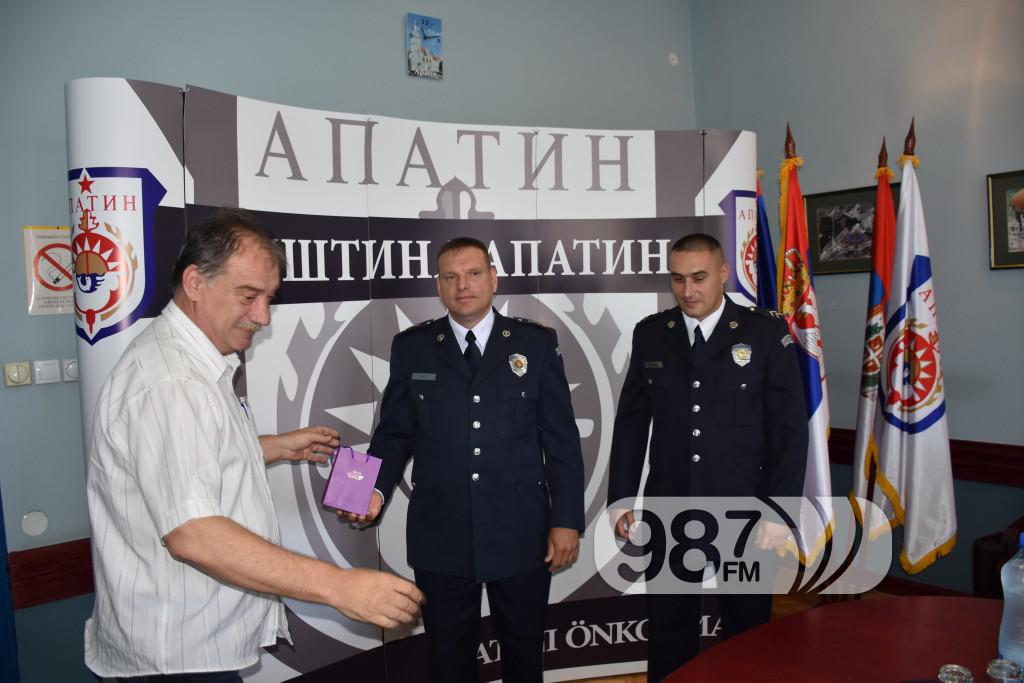 Nagradjeni policajci, mup apatin, predsednik opstine apati, Bosnjak, Yigic (10)