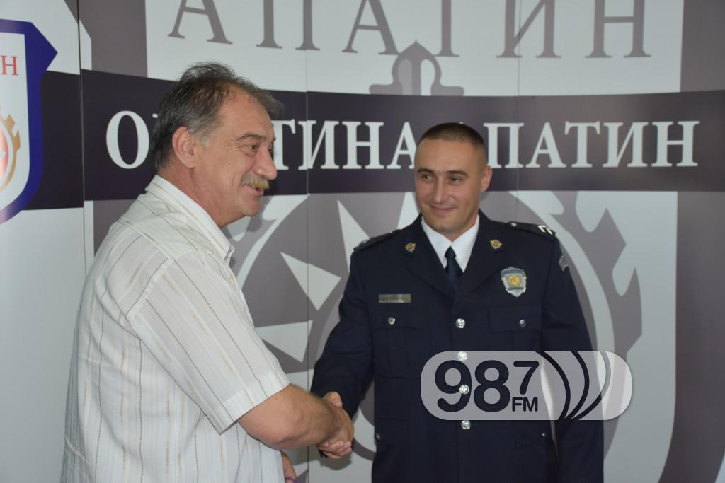 Nagradjeni policajci, mup apatin, predsednik opstine apati, Bosnjak, Yigic (2)