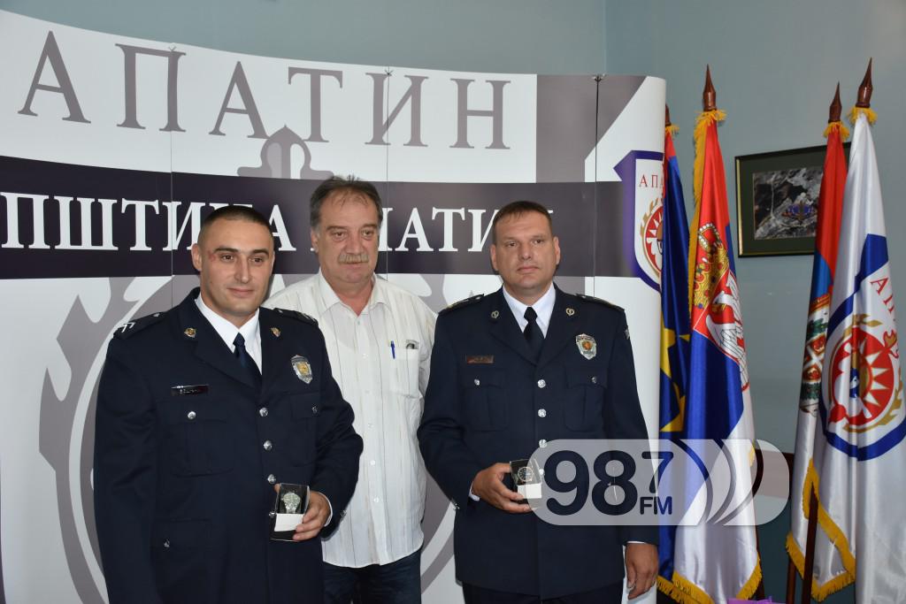 Nagradjeni policajci, mup apatin, predsednik opstine apati, Bosnjak, Yigic (3)